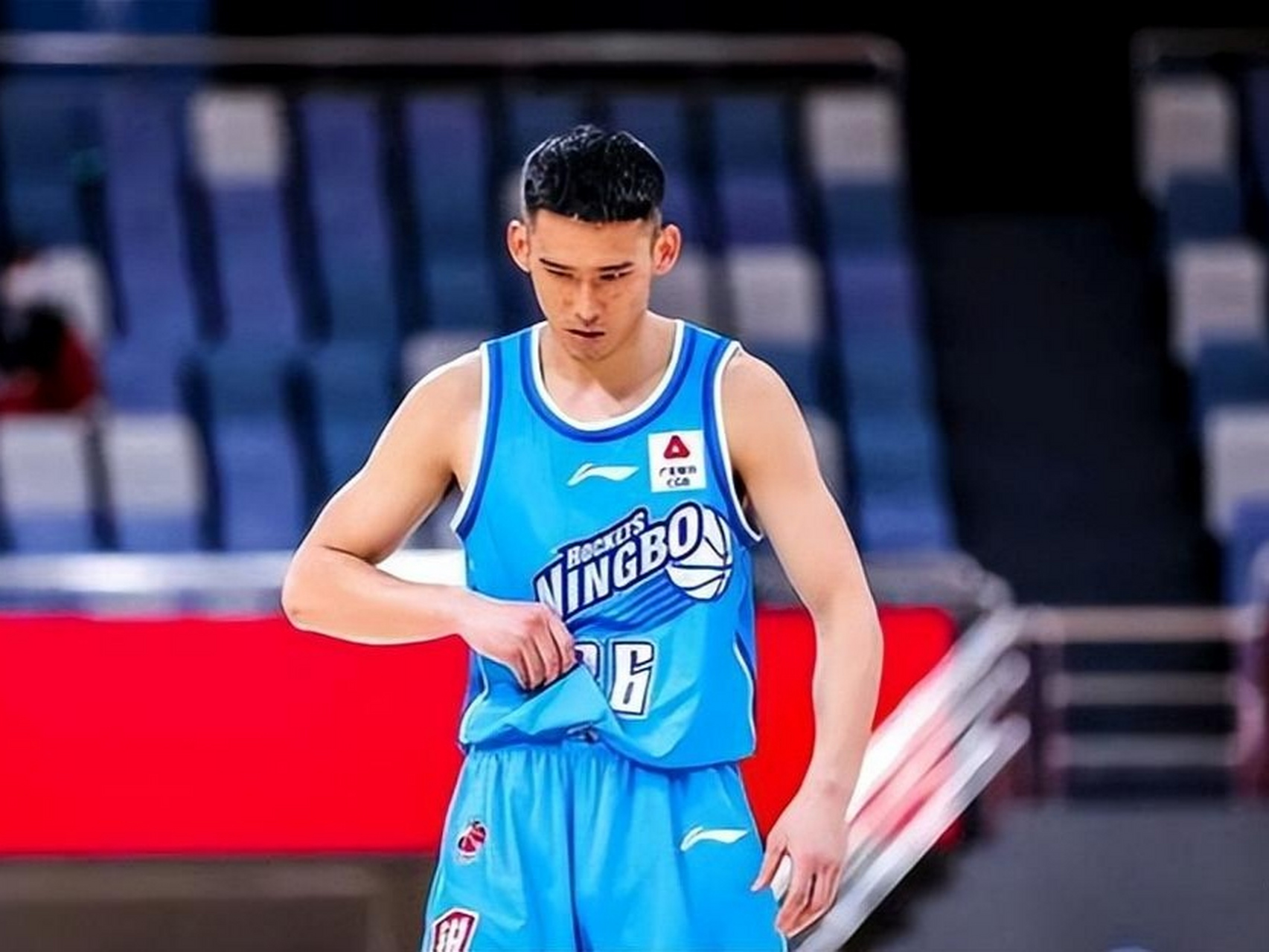 包含里尔发布备战花絮；加时末段单刀错失；CBA常规赛任务艰巨；控场能力受关注的词条